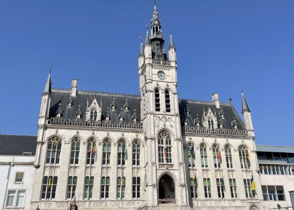 Stad Sint Niklaas by Day